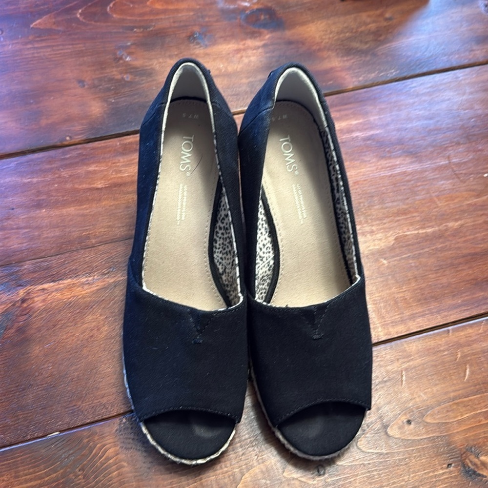 Toms Michelle Espadrille Wedge Sandal black.
Only Linen Open Toe SZ 7.5